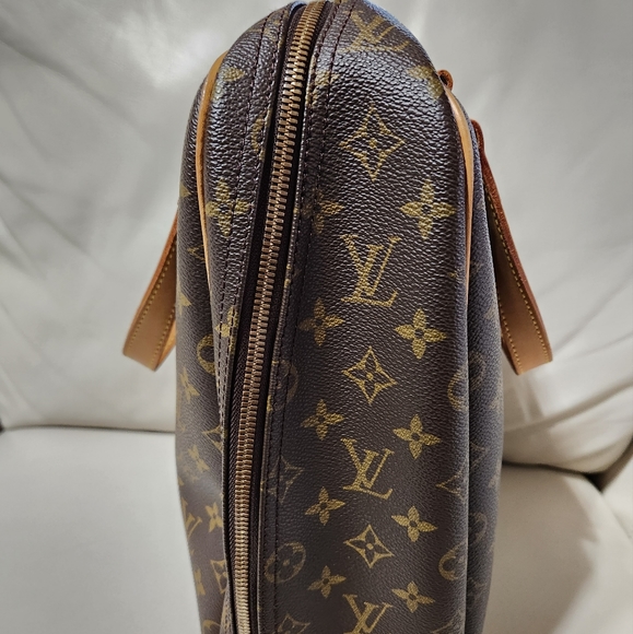 Louis Vuitton Excursion Bag - Picture 5 of 14